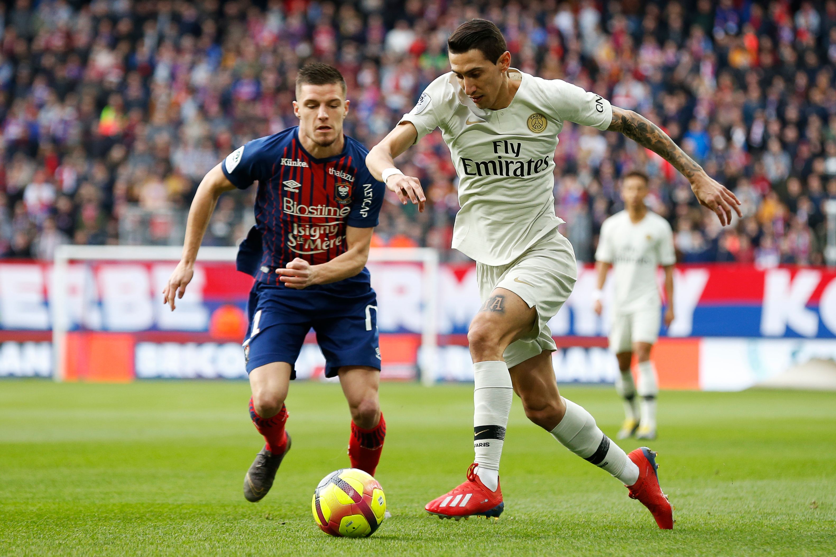 曼联1-1遭保级队逼平引热议，球迷愤怒点评，揪出最大罪人