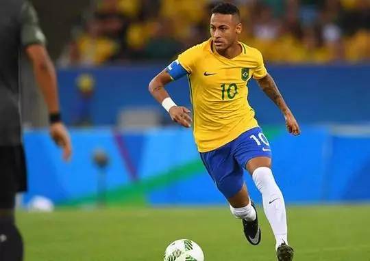 踢球者：拜仁正密切关注格里马尔多，希望其替代格雷罗