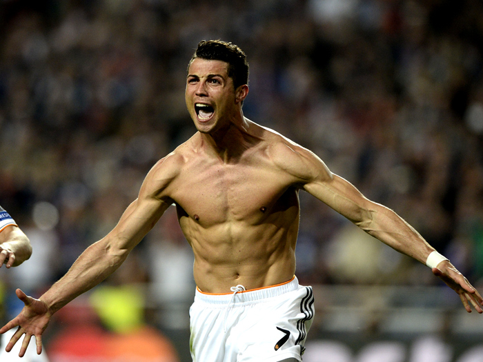 德比战投掷物品，西足协处罚塞维利亚部分看台关闭3场+罚款（德比扔物事件：西足协罚塞维利亚部分看台关闭3场并处以罚款）