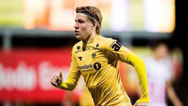 爱尔兰英雄帕罗特含泪接受采访：这就是我们热爱足球的原因（爱尔兰英雄帕罗特哽咽受访：这正是我们钟爱足球的缘由）