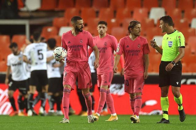 欧冠战报：格鲁克双响，阿贾克斯4-2逆转卡拉巴克收获首胜